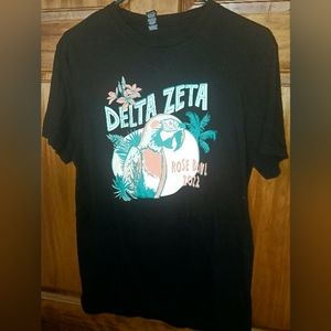 Delta Zeta Fraternity Rose Bowl 2022 Parrot Football T-Shirt Women's Size Medium